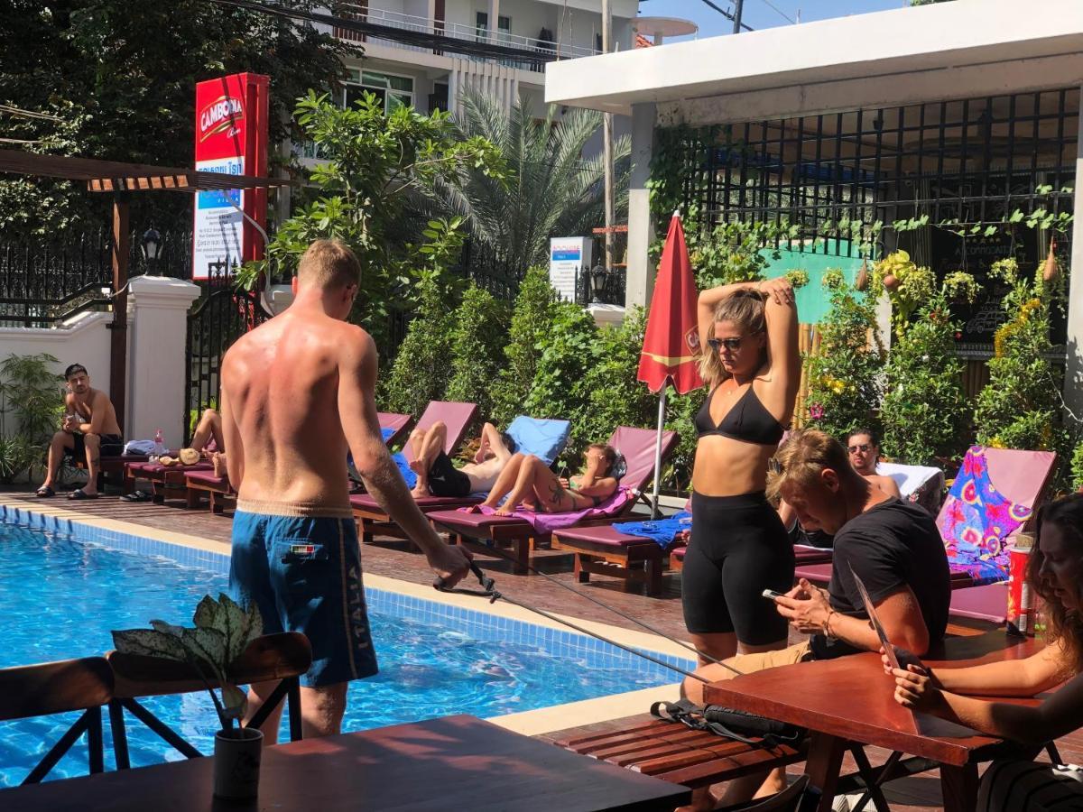 Hotel Poolside