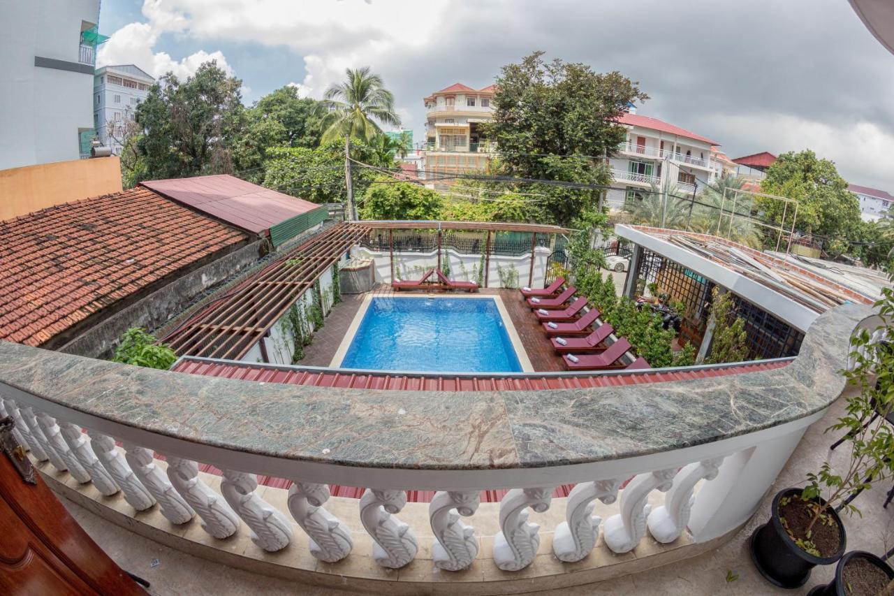 Hotel Poolside 2*