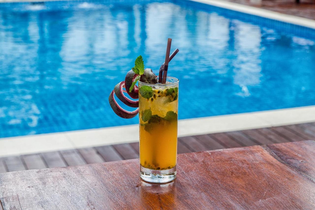 Hotel Poolside