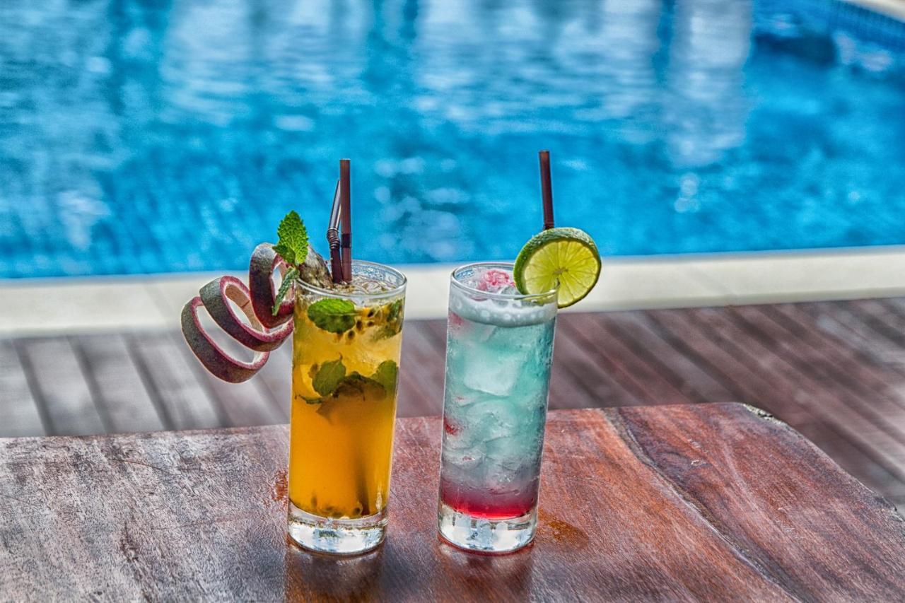 Hotel Poolside 2*
