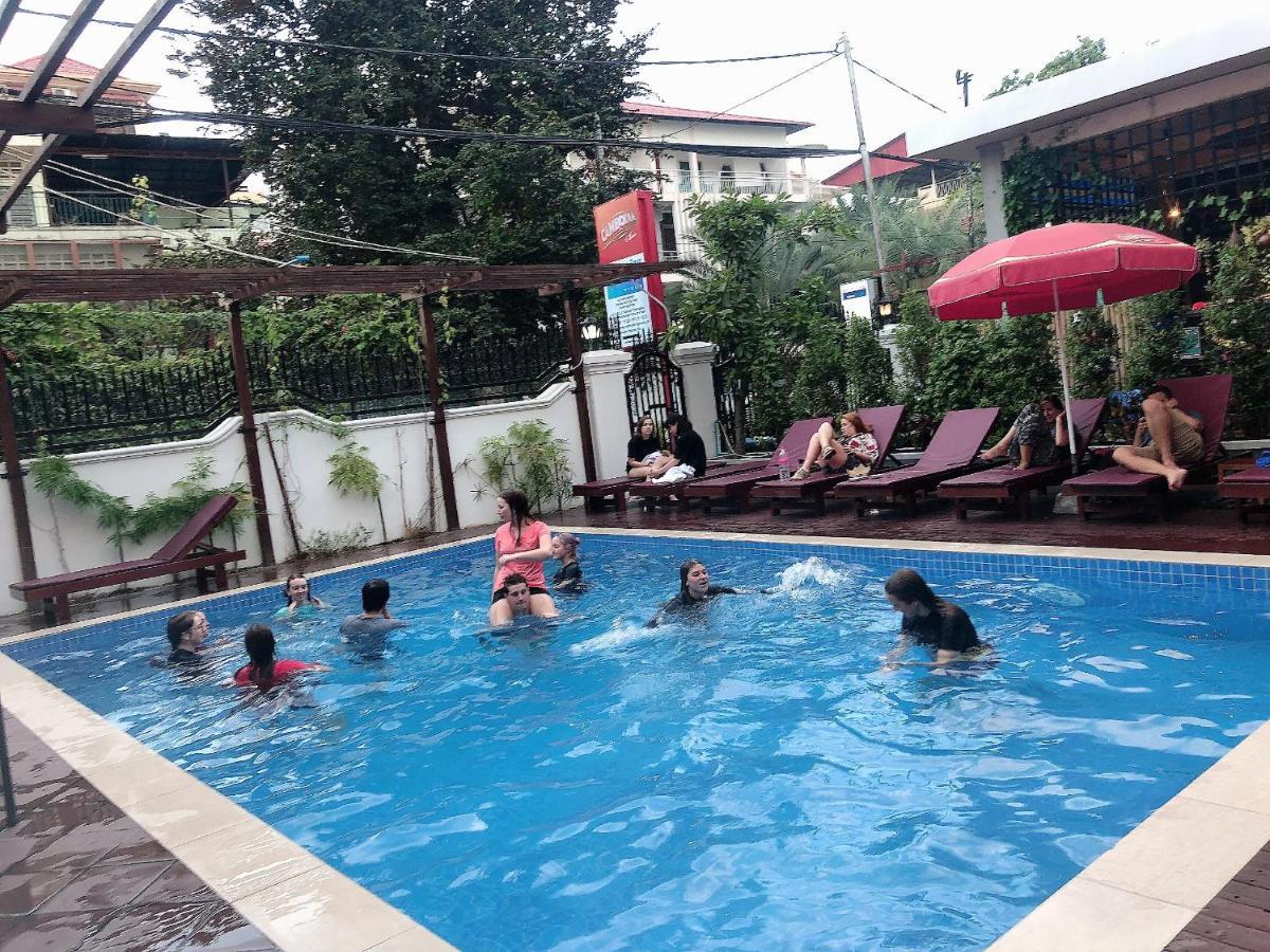 Poolside Hotel