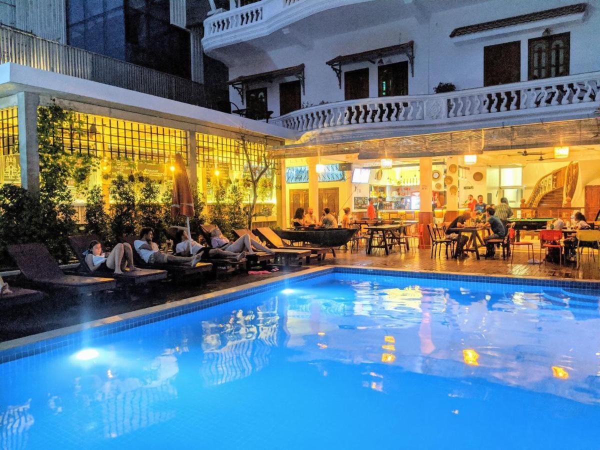 Hotel Poolside Phnom Penh
