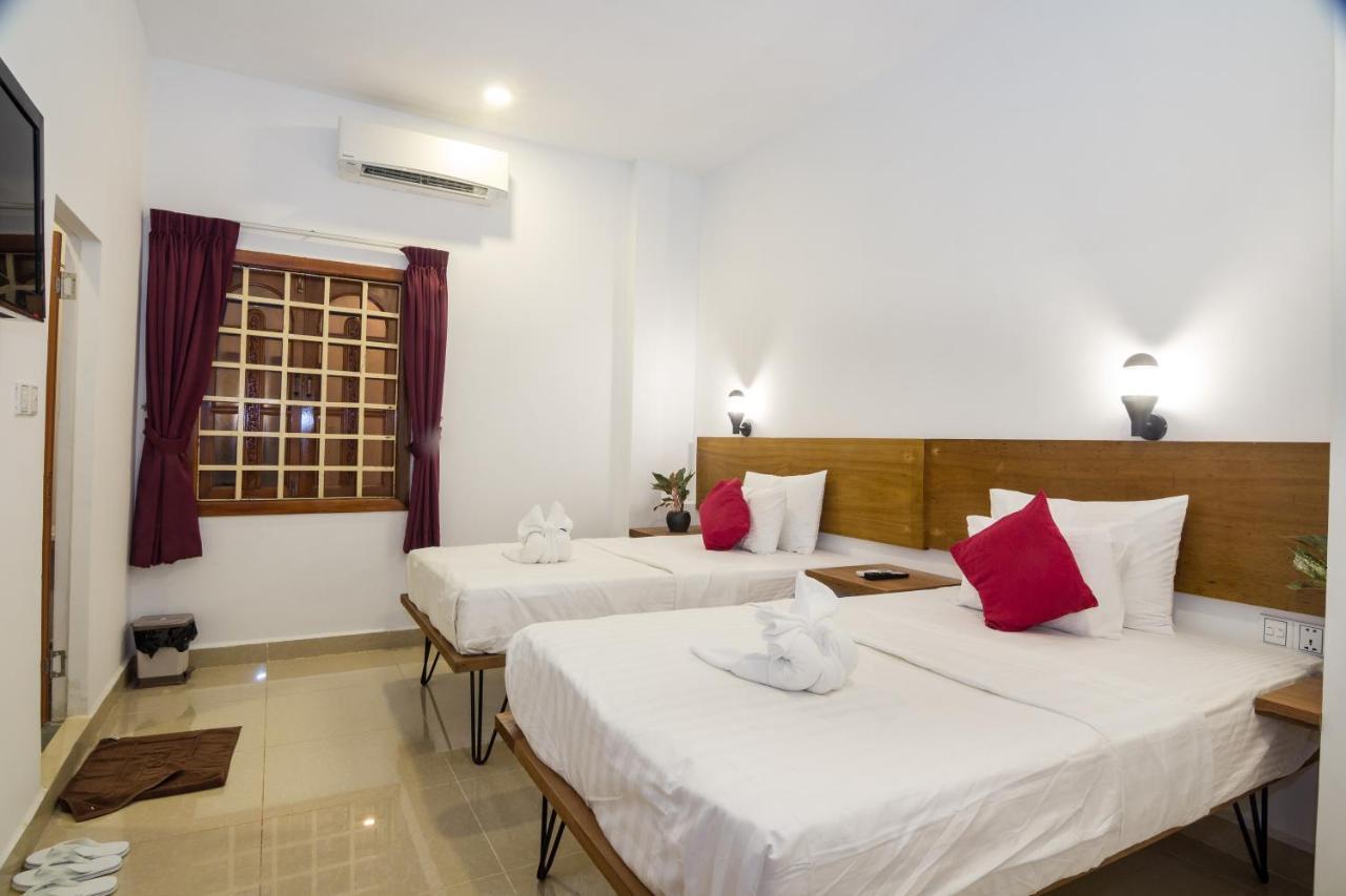 Poolside Hotel 2*