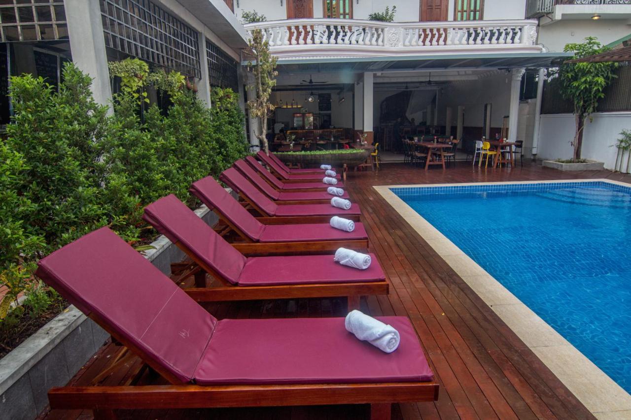 Poolside Hotel 2*
